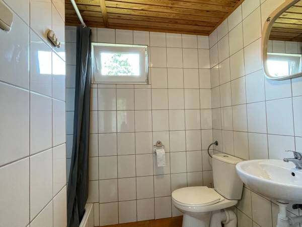 łazienka w domku 4-osobowym