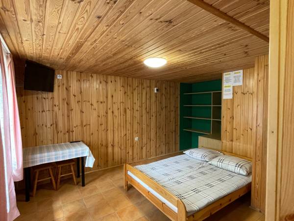 pomieszczenie sypialne w domku 4-osobowym