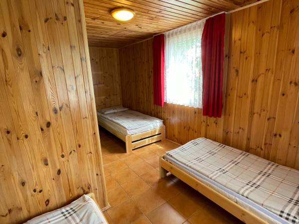 sypialnia 2 w domku 5-osobowym