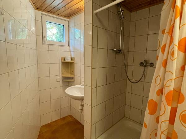 łazienka w domku 5-osobowym