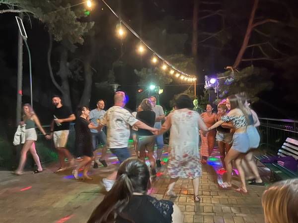 Wpadnij do lasu , domki nad jeziorem 