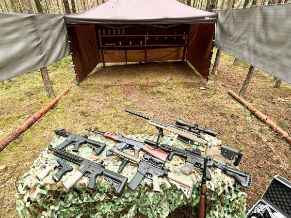 Wpadnij do lasu , domki nad jeziorem 