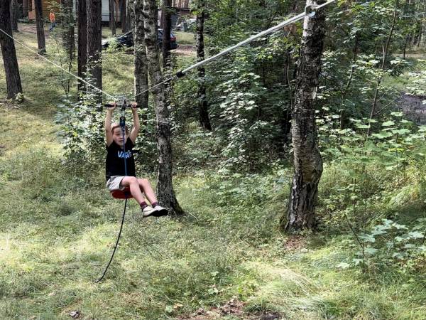 Wpadnij do lasu , domki nad jeziorem 