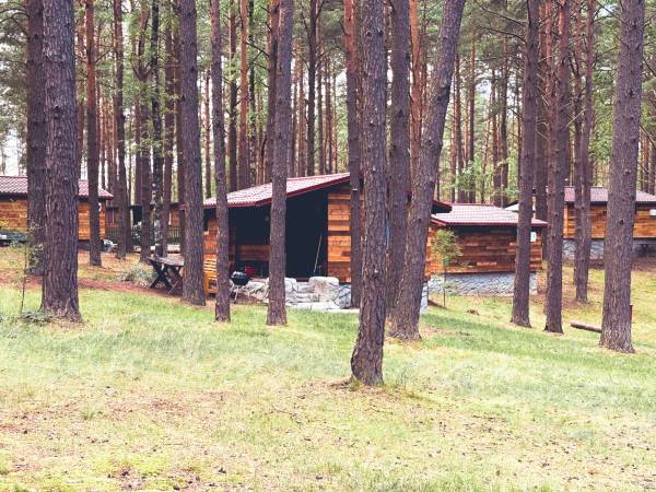 Wpadnij do lasu , domki nad jeziorem 