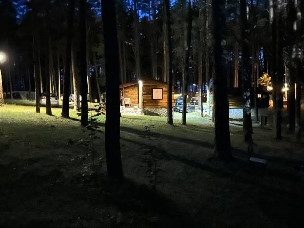 Wpadnij do lasu , domki nad jeziorem 