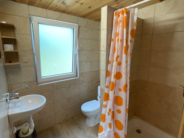 łazienka w domku 6-8 osobowym