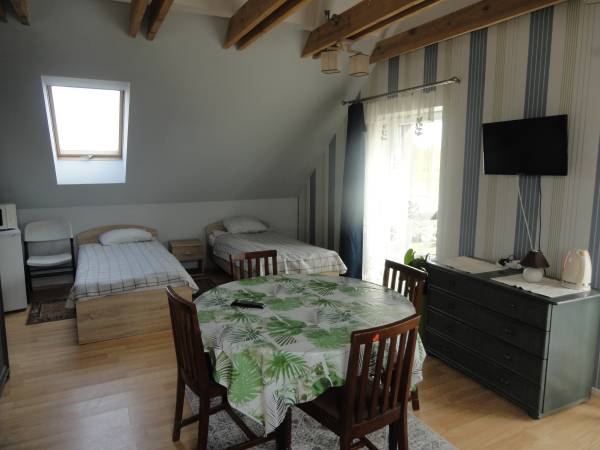 Pokój 5 osobowy z łazienką.