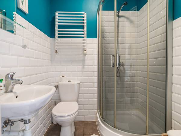 Łazienka w pokojach kwiatowych