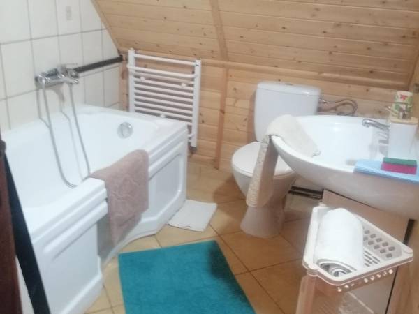 Łazienki w pokojach