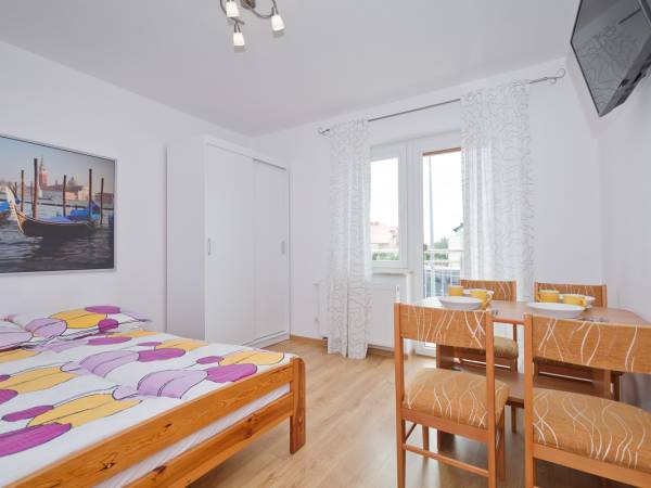 Pokój 4 -osobowy typu studio z aneksem kuchennym