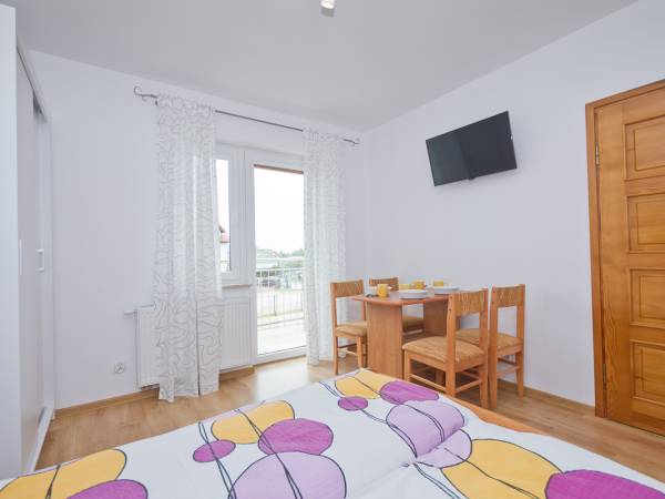 Pokój 4 -osobowy typu studio z aneksem kuchennym