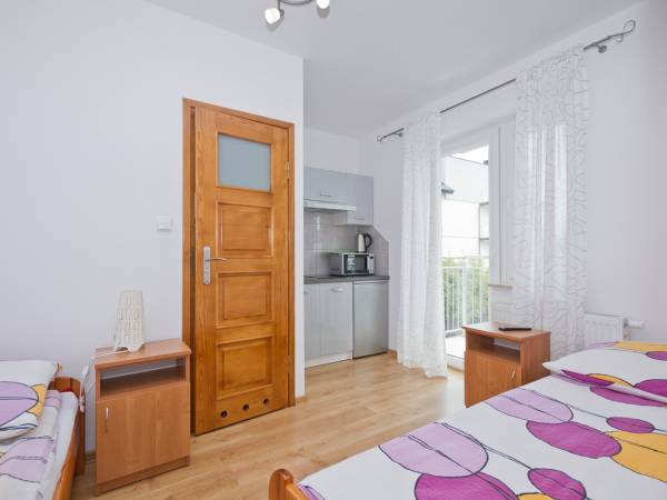 Pokój 4 -osobowy typu studio z aneksem kuchennym