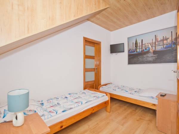 Pokój 4 -osobowy typu studio z aneksem kuchennym