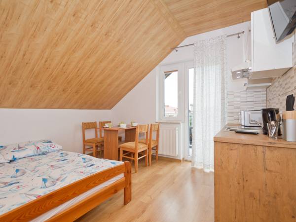 Pokój 4 -osobowy typu studio z aneksem kuchennym