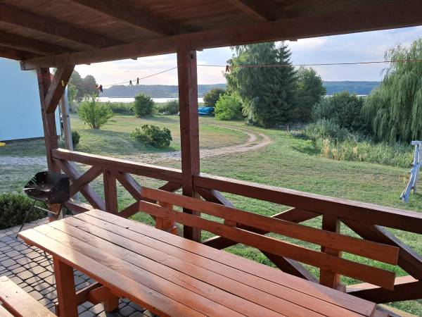 Domek nr 6 widok na jezioro