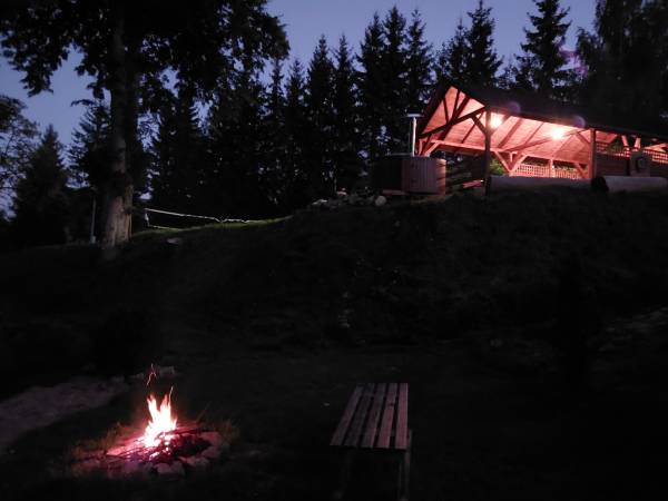 Wiata zadaszona na wspólne biesiadowanie 