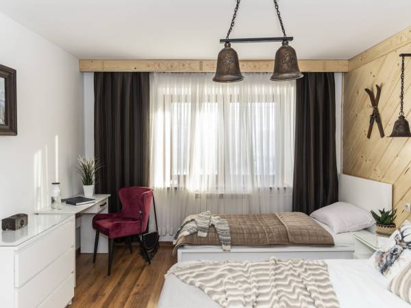 Willa Chwost Pokoje i Apartamenty