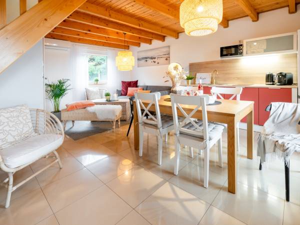 Domki Laura sauna i gorąca balia - OBIEKT CAŁOROCZNY