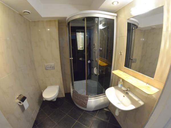 pokój 3 osobowy z łazienką