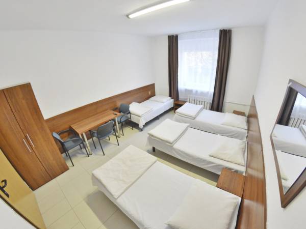 Pokój trzyosobowy z łazienką ogólnodostępną