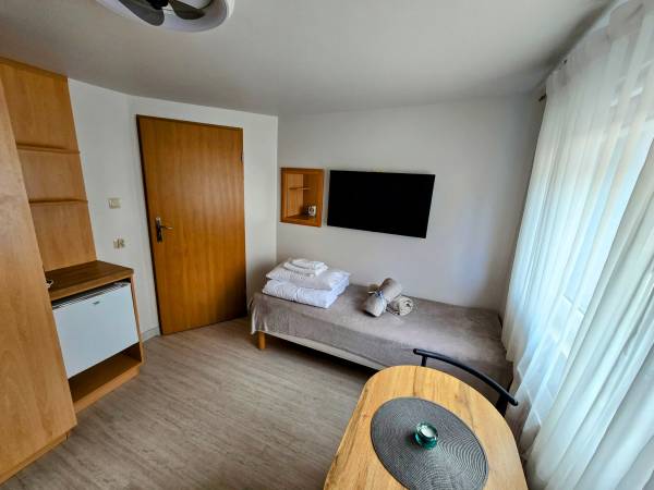 Pokój 2-3 os. na parterze bez balkonu