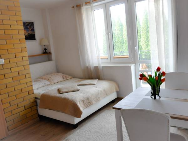 APARTAMENT 2 OSOB.1 POK.NR.14 z dużym BALKONEM oraz MINI KUCHNIĄ