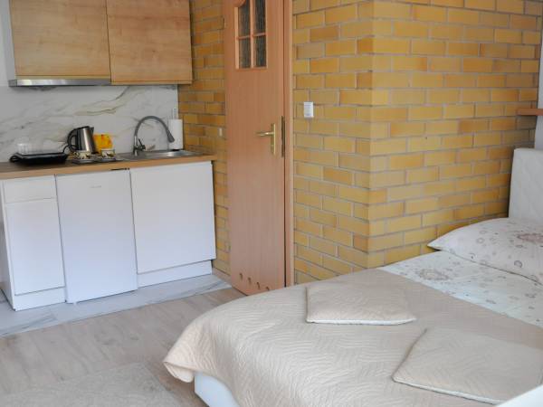 APARTAMENT 2 OSOB. 1 POK. NR.14 z własnym dużym BALKONEM oraz MINI KUCHNIĄ