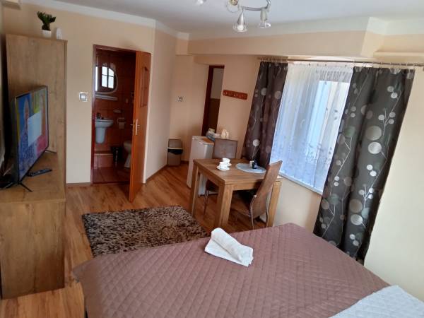 pokój 2 osobowy a łazienką