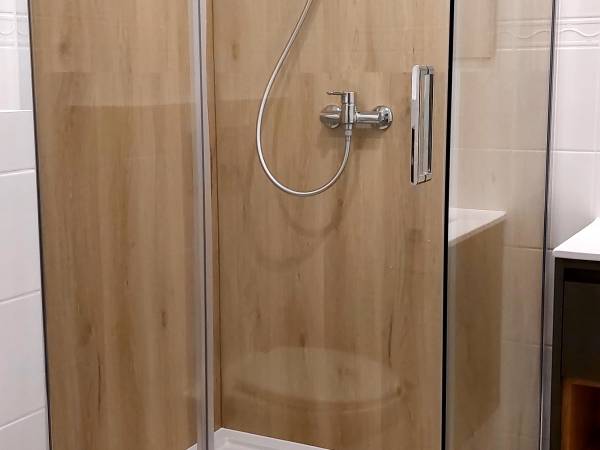 Łazienka z prysznicem