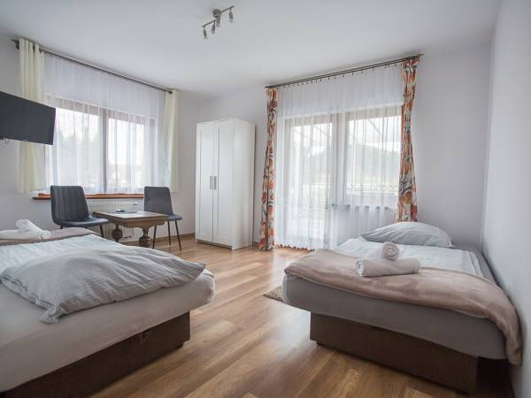 Pokój dwuosobowy łazienką