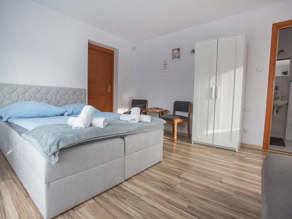 Pokój trzyosobowy z łazienką