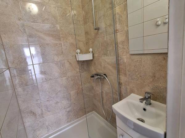 łazienka do pokoi 6 i 7