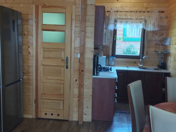 aneks kuchenny obok łazienka