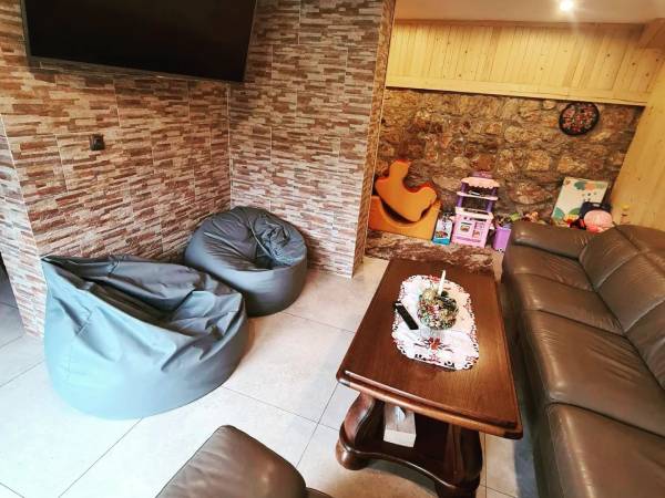 salon z kącikiem zabaw