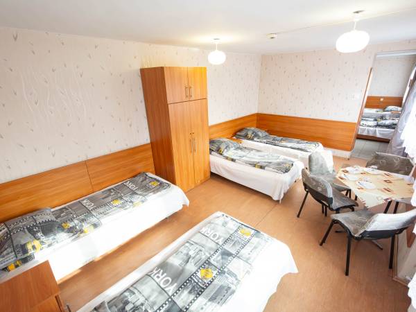 Pokój 7 osobowy z umywalką