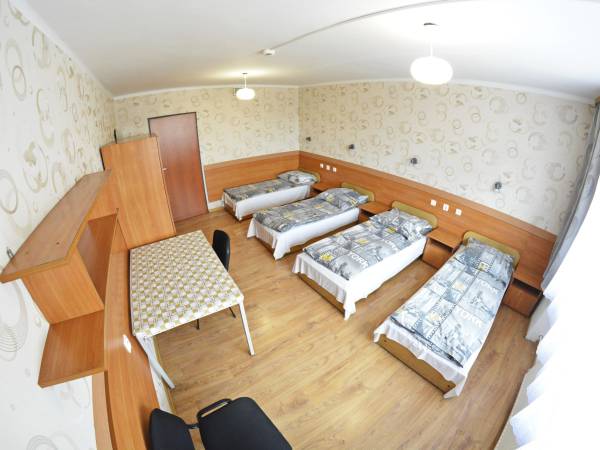 Pokój 4 osobowy bez łazienki