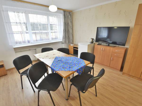 Pokój 6 osobowy bez łazienki z TV