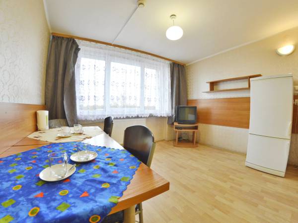 Pokój 4 osobowy z łazienką, lodówka i TV