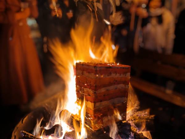 Sylwestrowe ognisko z piniatą