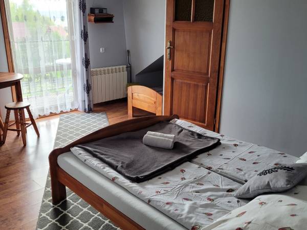 Pokój trzyosobowy że wspólnym aneksem kuchennym 