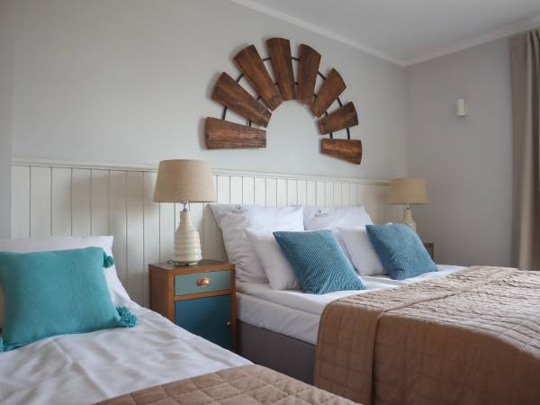 pokój trzyosobowy z balkonem