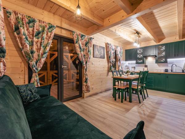 Chaty Skwirutowe Wzgórze - Domki Całoroczne 