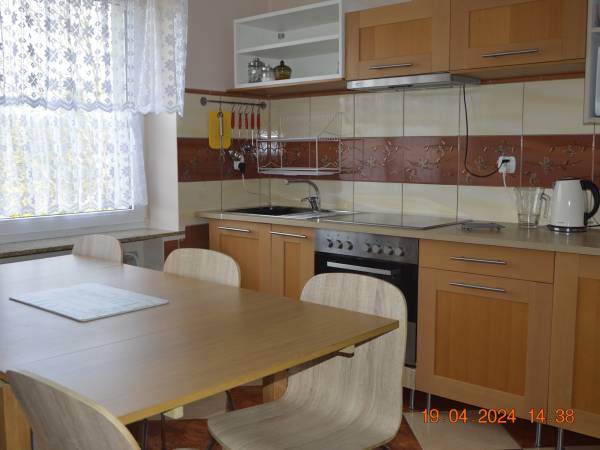 Pokoje i Apartamenty u Kryni