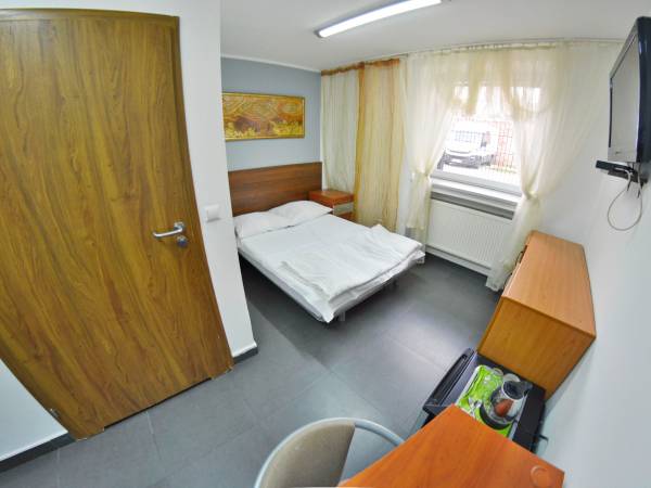 Pokój dwuosobowy z łazienkąPokój dwuosobowy z łazienką