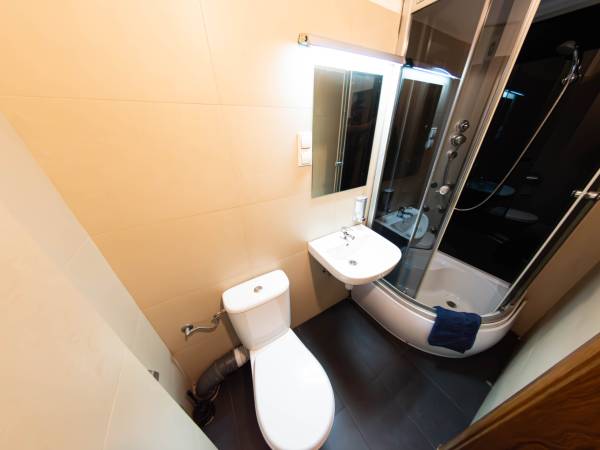 Pokój dwuosobowy z łazienką