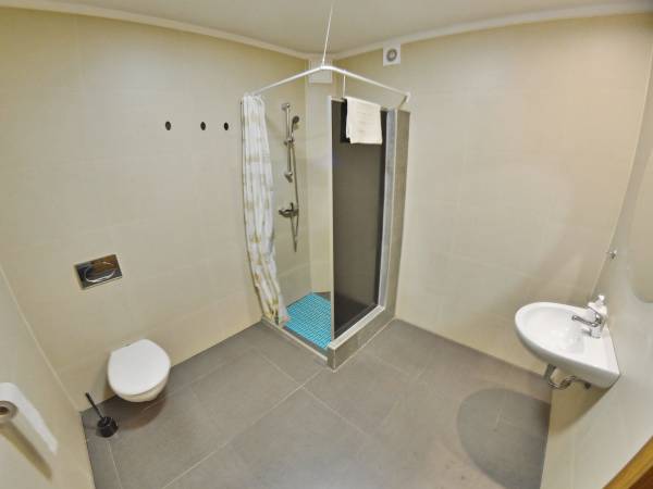 Pokój czteroosobowy z łazienką 