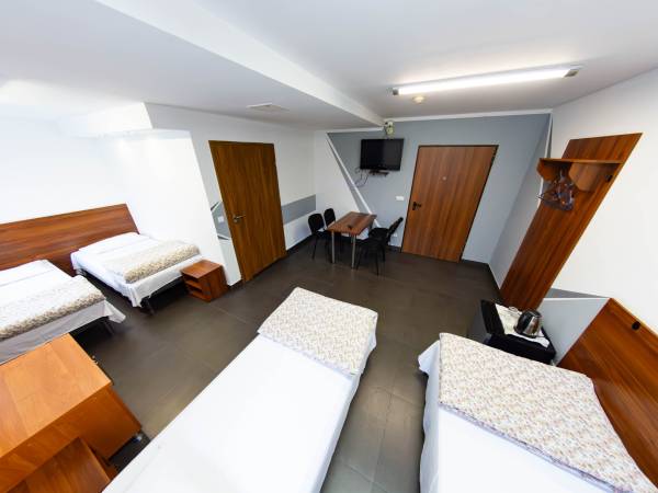 Pokój czteroosobowy z łazienką 