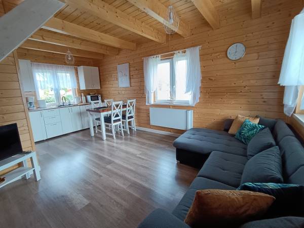 Szary Domek Nad Jeziorem