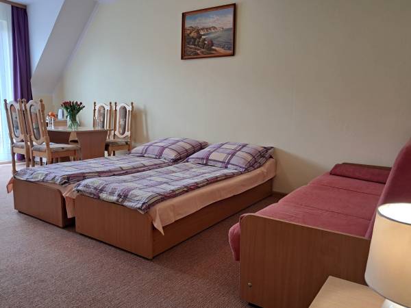 pokój 3 lub 4 osobowy z balkonem - IIp.