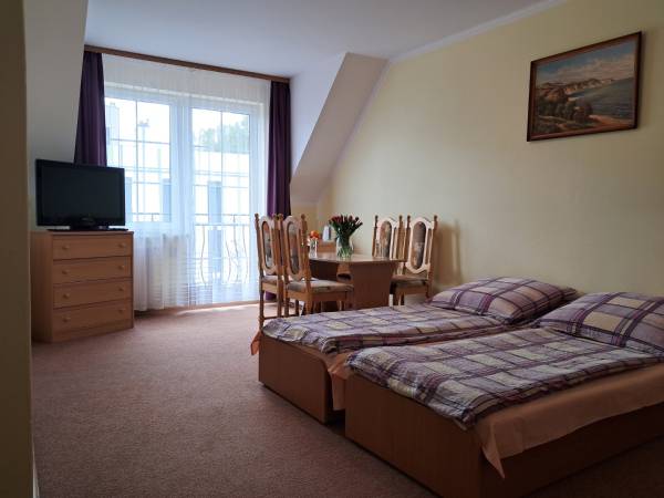 pokój 3 lub 4 osobowy z balkonem - IIp.